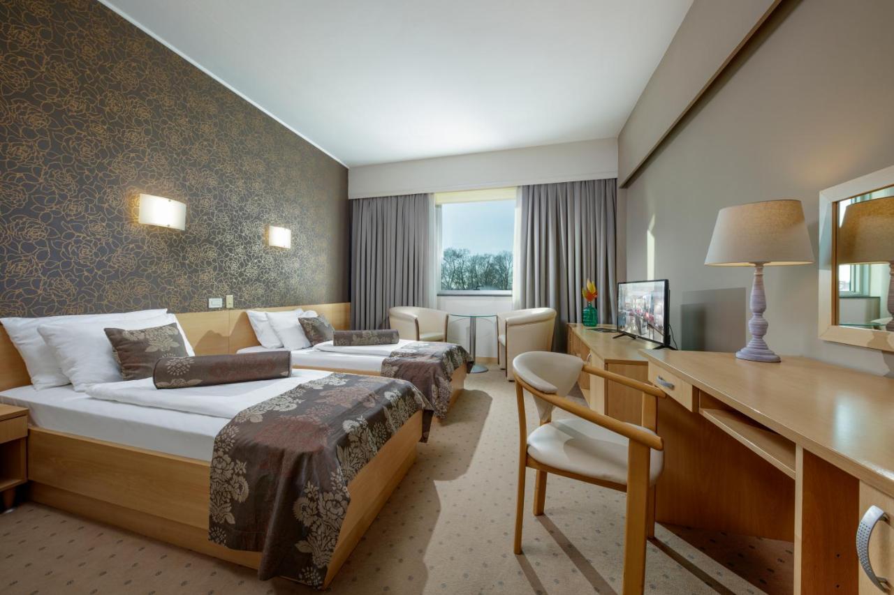Hotel Zovko Zagreb Sesvete Bagian luar foto