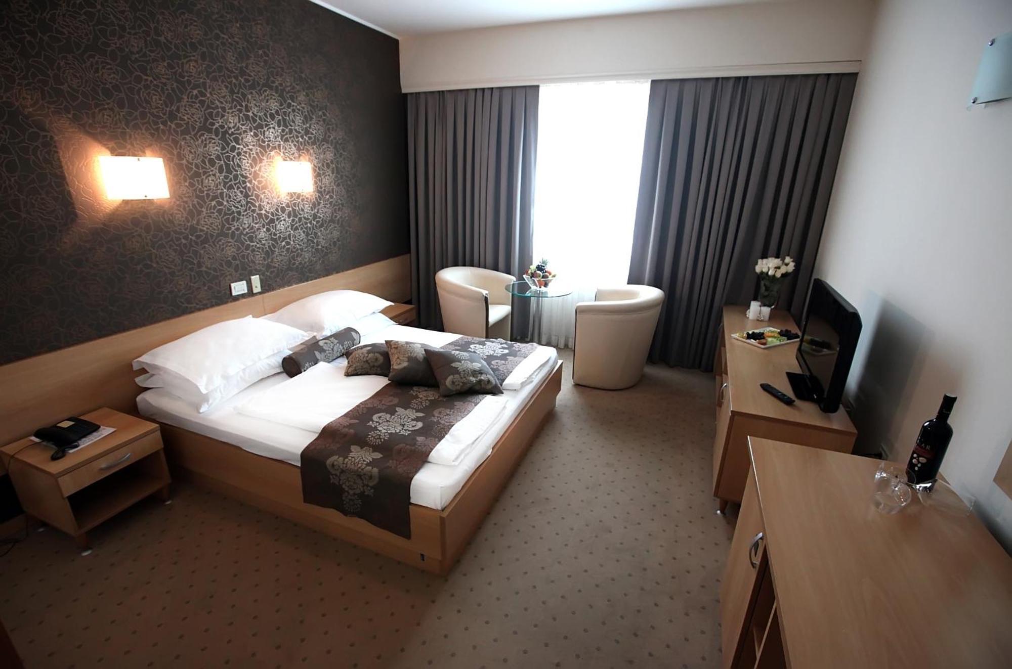 Hotel Zovko Zagreb Sesvete Bagian luar foto