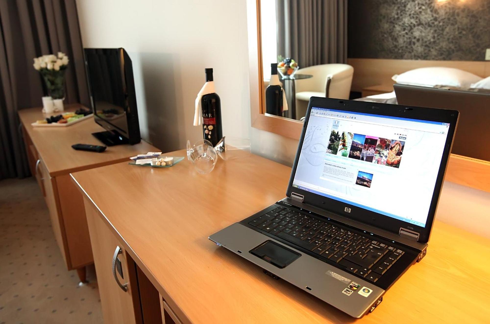 Hotel Zovko Zagreb Sesvete Bagian luar foto