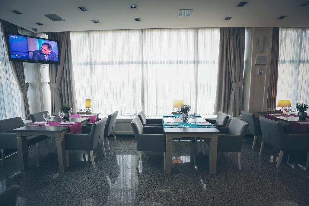 Hotel Zovko Zagreb Sesvete Bagian luar foto
