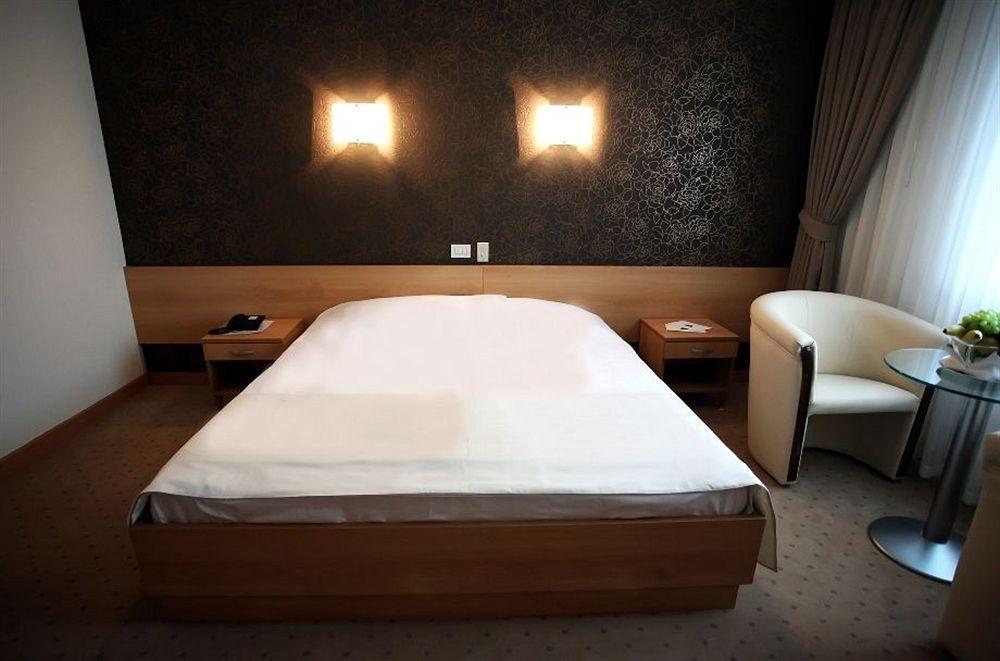 Hotel Zovko Zagreb Sesvete Bagian luar foto