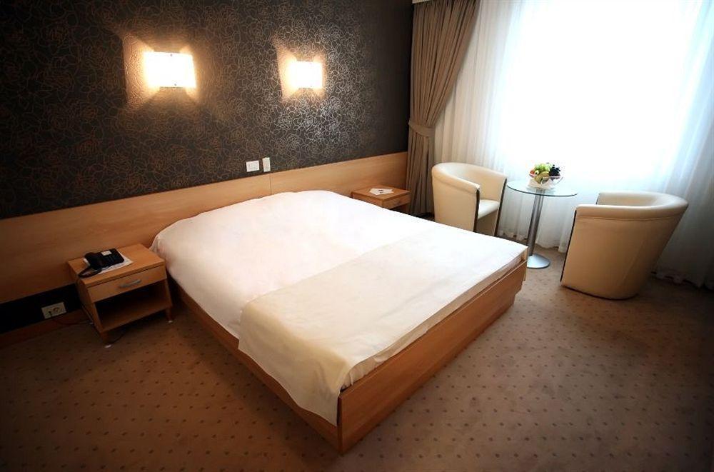 Hotel Zovko Zagreb Sesvete Bagian luar foto