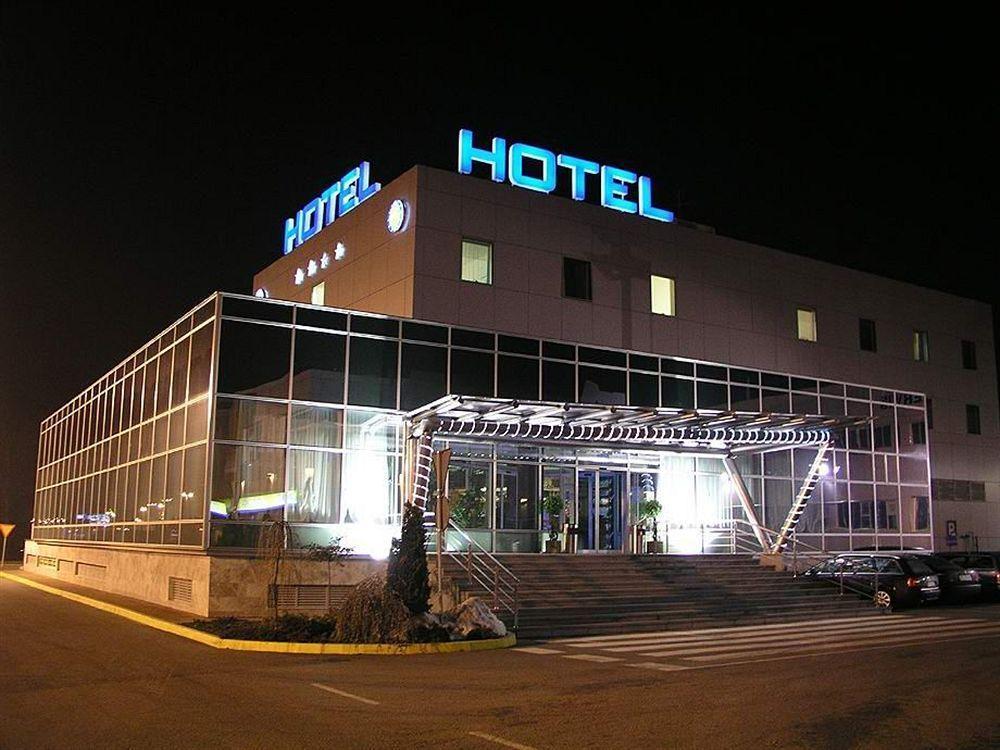 Hotel Zovko Zagreb Sesvete Bagian luar foto