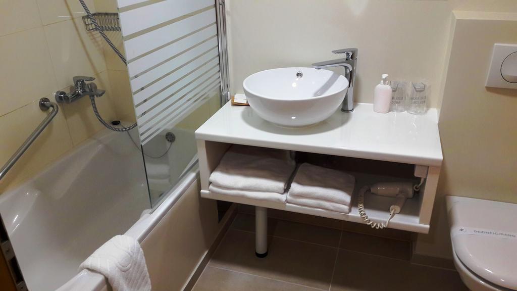 Hotel Zovko Zagreb Sesvete Bagian luar foto